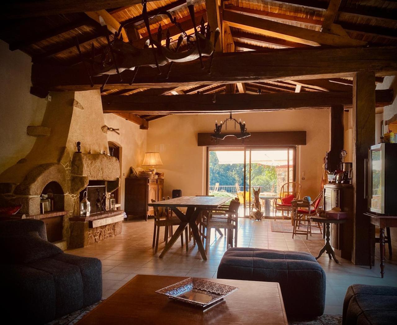 Bed and Breakfast Le Moulin Du Guy, Proche Du Puy Dufou Chanverrie Exteriér fotografie