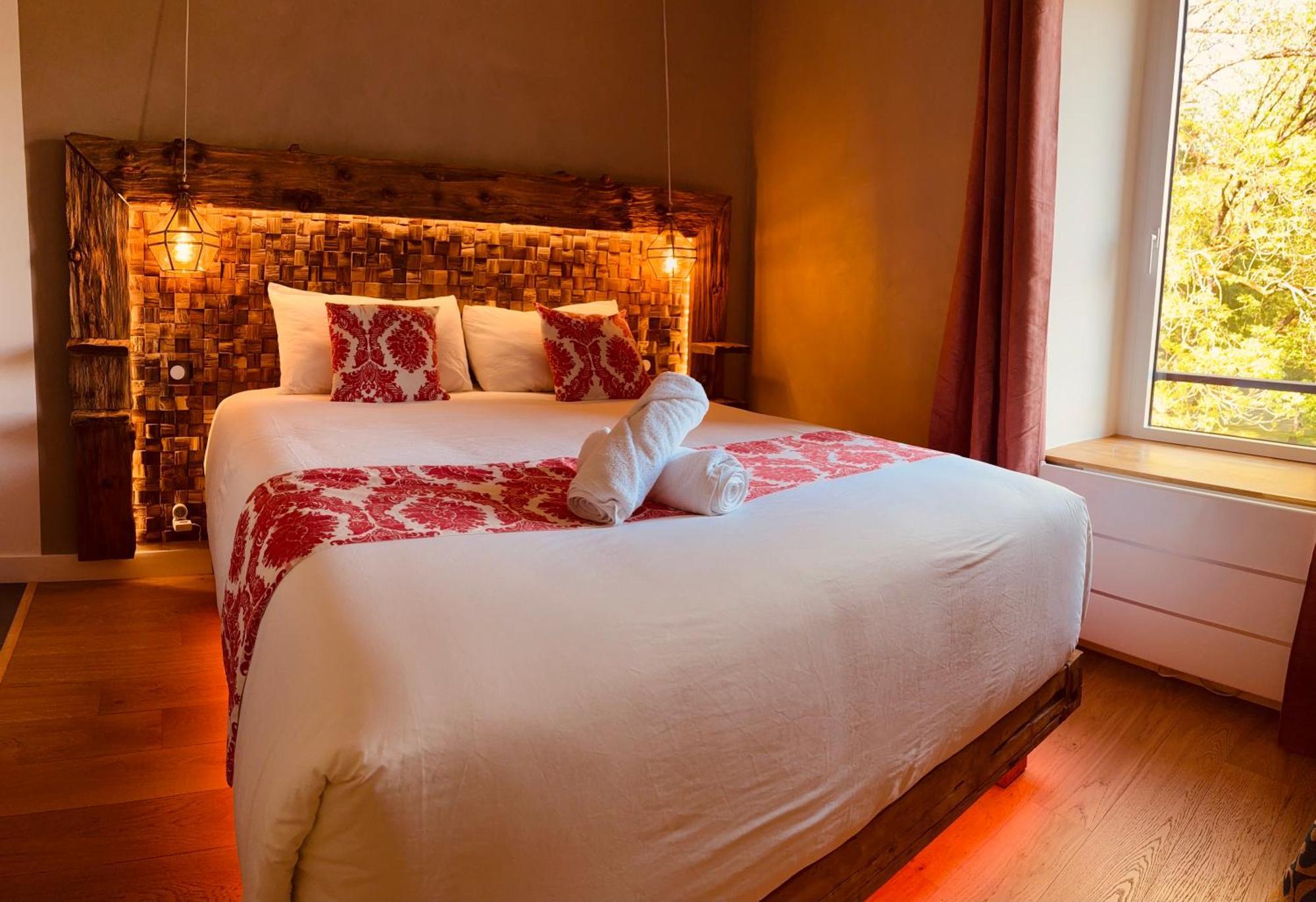 Bed and Breakfast Le Moulin Du Guy, Proche Du Puy Dufou Chanverrie Exteriér fotografie